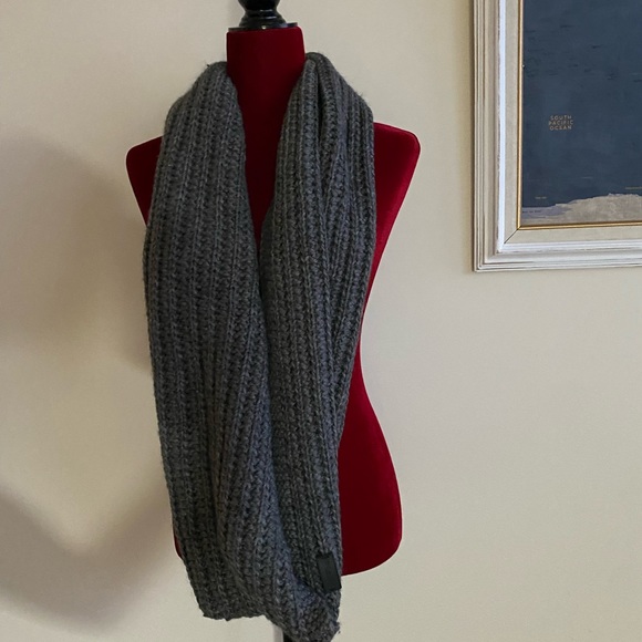 Coach scarf - Picture 3 of 3